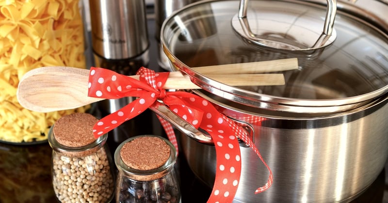 Comment cuisiner un poulet rôti moelleux sans four, c'est possible